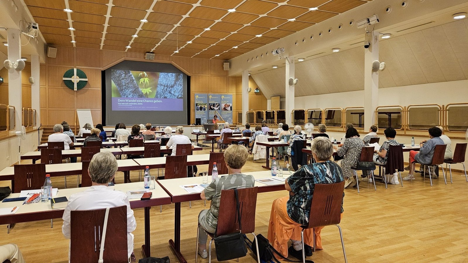 Seite_4_5_LV-Studientag__Plenum___Foto_K.Geiger.jpg